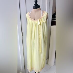 Vintage Pale Yellow Sleeveless Nylon Nightgown with Bow